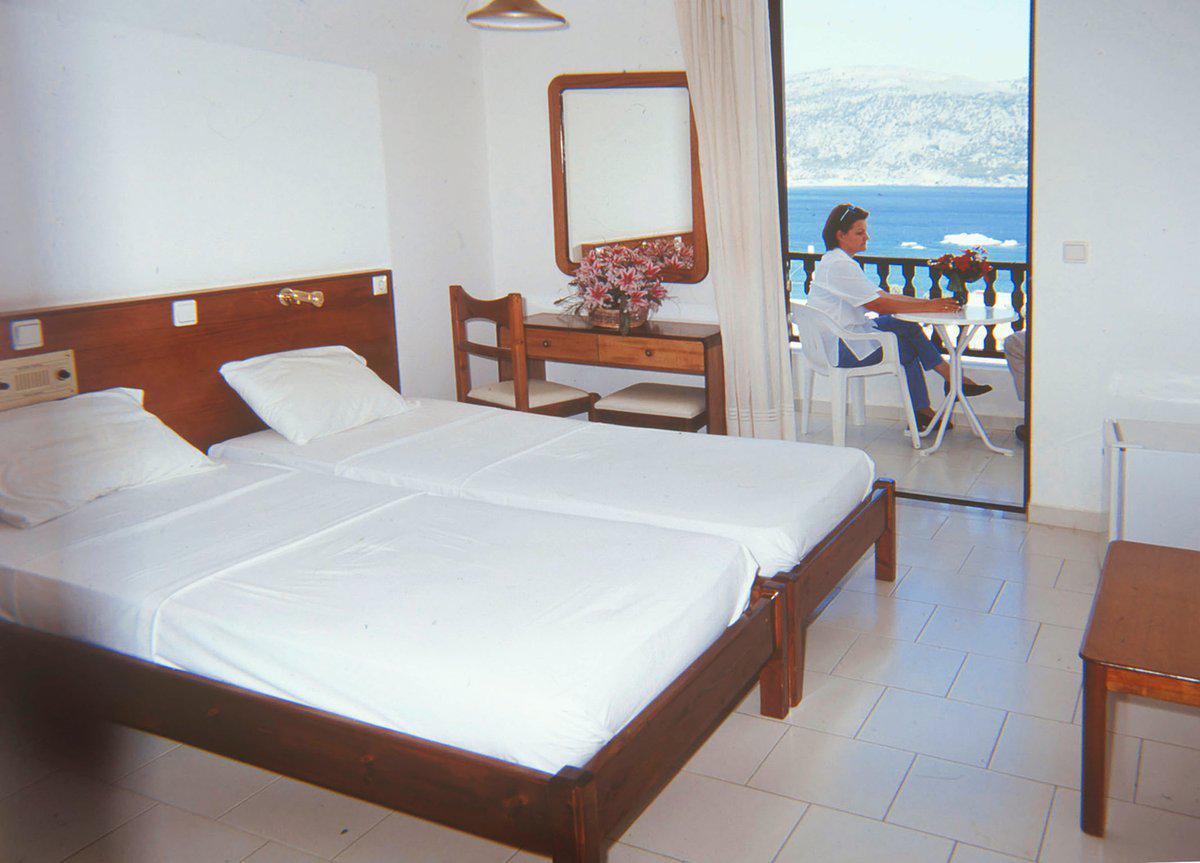 Iolkos Hotel Karpathos Town  Exterior photo